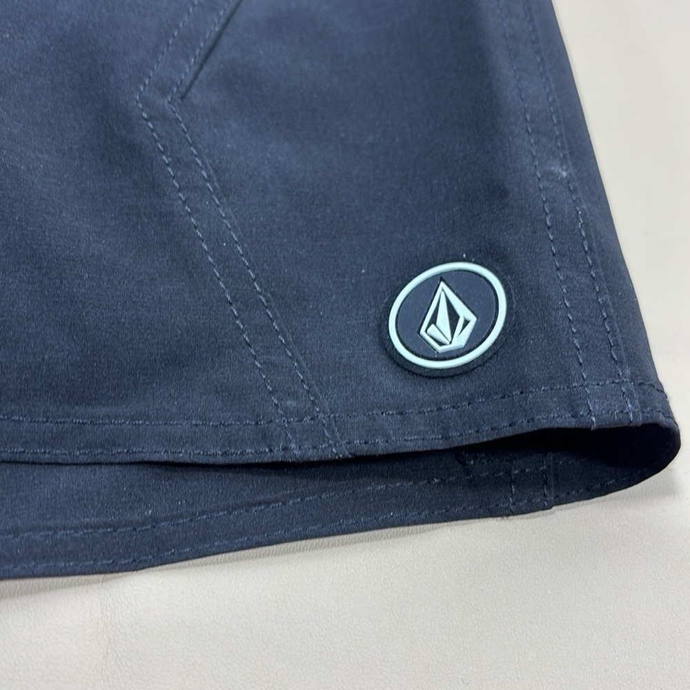 NWOT Volcom black Drawstring Shorts - Picture 2 of 9